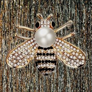 🔴 $20 🐿️ Beautiful Crystal Busy Bee Brooch Pin Full of Bling NIP